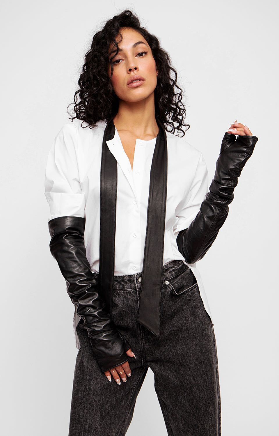 FINGERLESS LEATHER OPERA GLOVES – UNCUFFED - Main Image